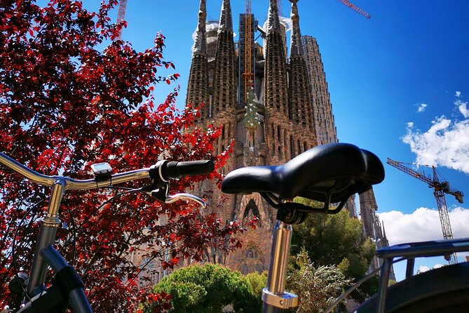 Bike and Sailing Tour in Barcelona - Two hours through the Gothic Quarter and Born area