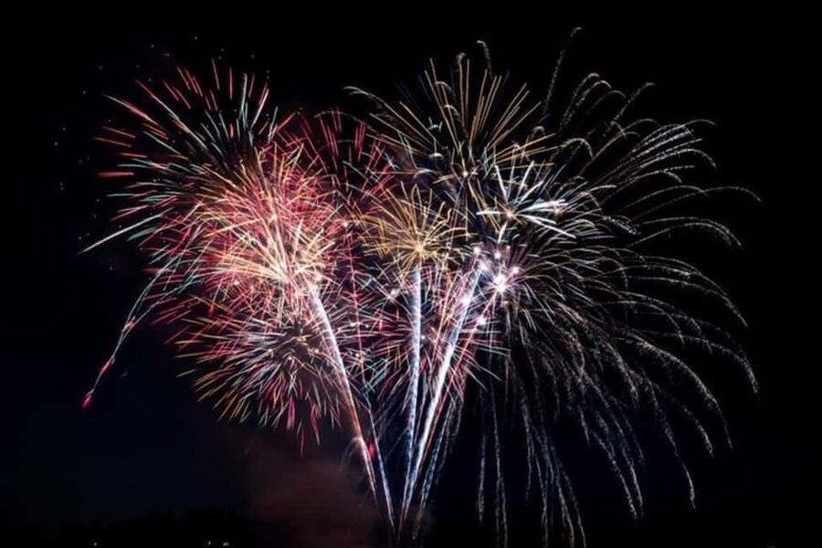 Board from Waikiki Beach: Friday Night Fireworks sail - Why the fireworks look better from offshore