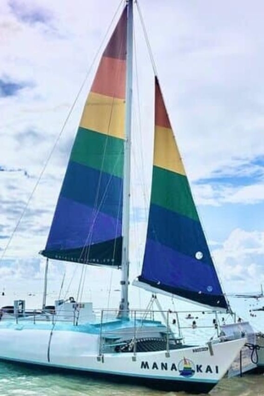 Board from Waikiki Beach: Friday Night Fireworks sail - A short sail along the Honolulu Coast
