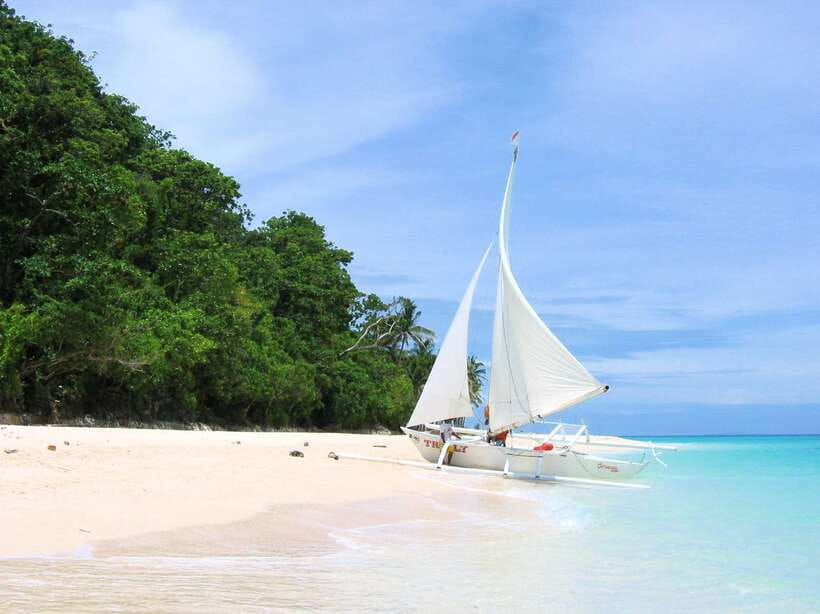 Boracay: Private Traditional Bamboo Boat Sailing Tour - What this short Boracay sailing trip is really like