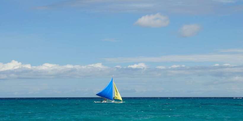 Boracay: Private Traditional Bamboo Boat Sailing Tour - One hour of open water and island views