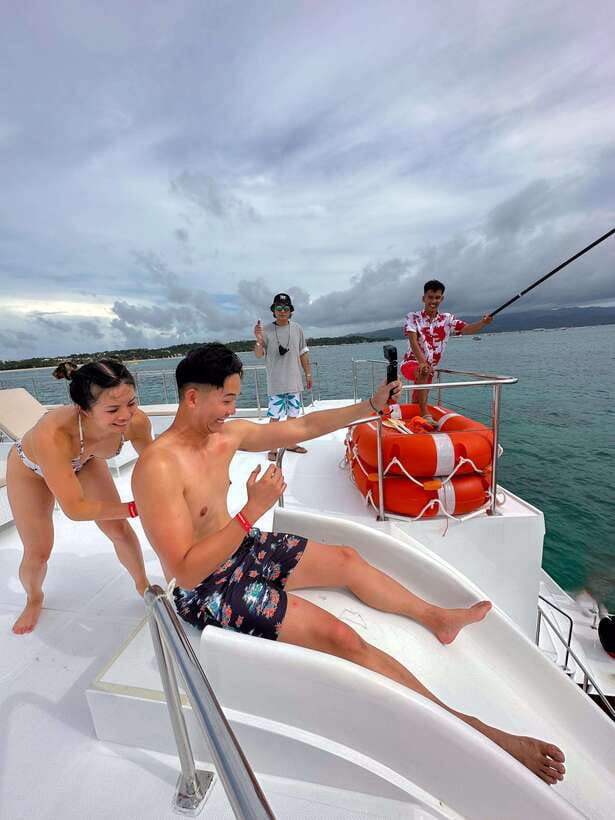 Boracay Sunset Cruise with RedWhale Party Yacht - Meeting at Astoria Boracay and getting aboard