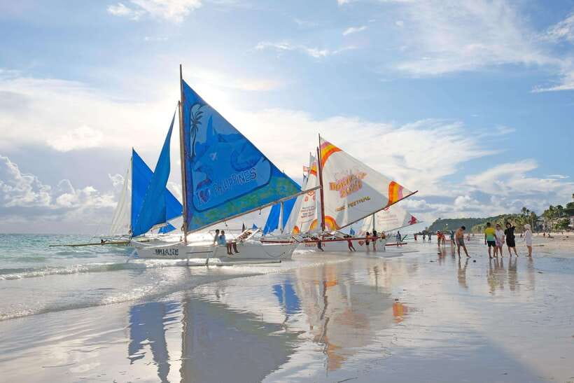 Boracay: Sunset Paraw Sailing Trip - A short sail on Boracay’s traditional paraw