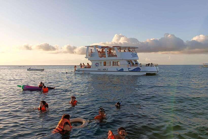 Boracay: Ultimate Party Cruise aboard the Andy World Yacht - Setting off from White Beach near Astoria