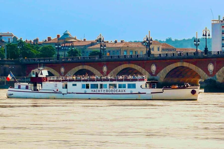Bordeaux: Garonne River Yacht Cruise with Brunch - Key points to know before you book
