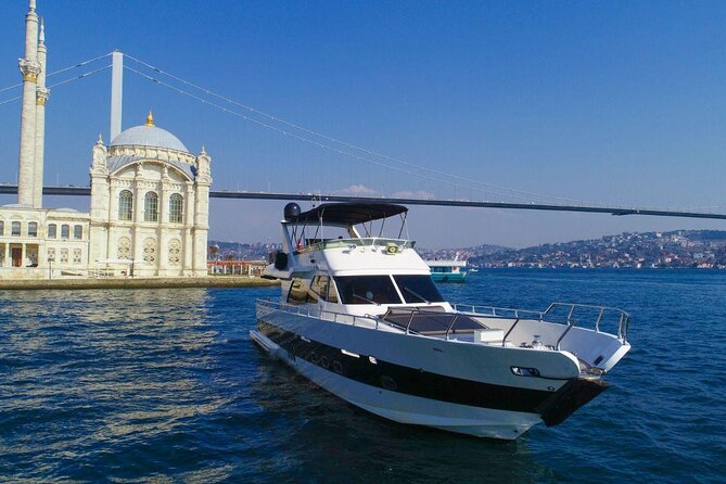 Bosphorus Night Cruise on the Luxury Yacht - Anadolu Hisarı and Küçüksu Palace on the Asian shore