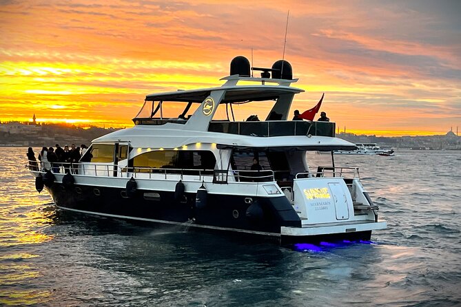 Bosphorus Sunset: An Enchanting Yacht Cruise in Istanbul - Starting at Kabataş and settling onto the yacht