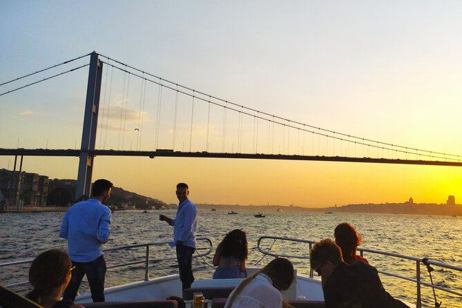 Bosphorus Sunset: An Enchanting Yacht Cruise in Istanbul - The Maiden’s Tower and Istanbul’s historic core