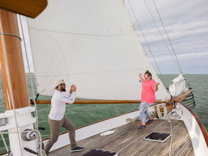 Boston: Downtown Harbor Sailing Cruise - The New England Aquarium and Waterfront Park