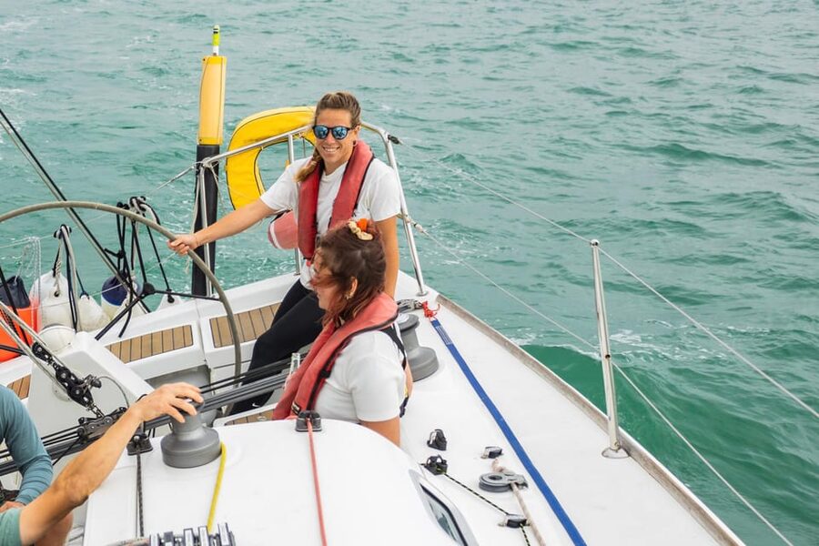 Brighton: Sailing Trip with Drinks - Sailing along the Sussex coast