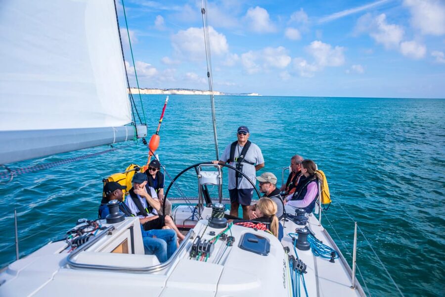 Brighton: Sailing Trip with Drinks - The crew and the feel onboard