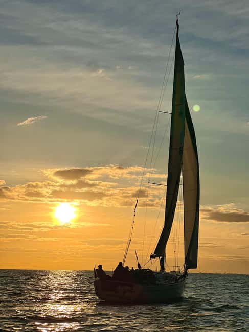 Brighton: Sunset Sailing Cruise with a Glass of Wine - Key points to know before booking