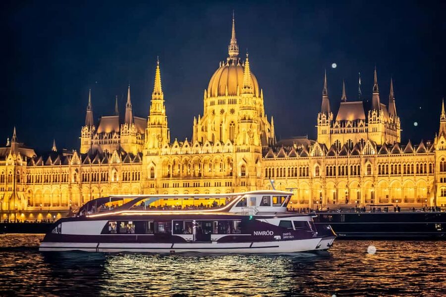 Budapest: Catamaran Pizza Cruise - Who will enjoy this cruise most