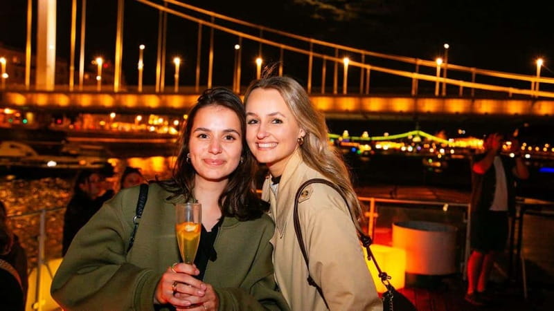 Budapest: Sip and Sail River Cruise with Unlimited Prosecco - Is this a guided sightseeing cruise?