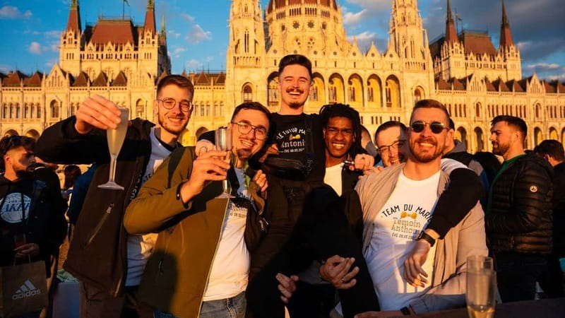 Budapest: Sip and Sail River Cruise with Unlimited Prosecco - The boat atmosphere and age range
