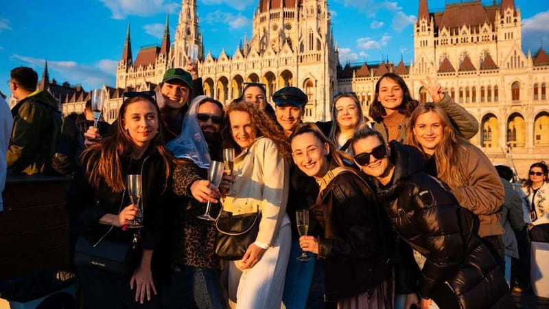 Budapest: Sip and Sail River Cruise with Unlimited Prosecco - Timing, meeting point, and practical advice