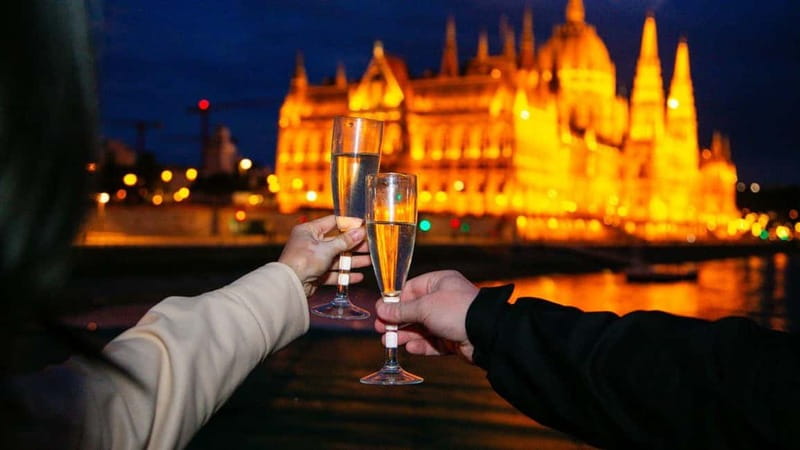 Budapest: Sip and Sail River Cruise with Unlimited Prosecco - Final verdict: a fun night out with Budapest as the backdrop