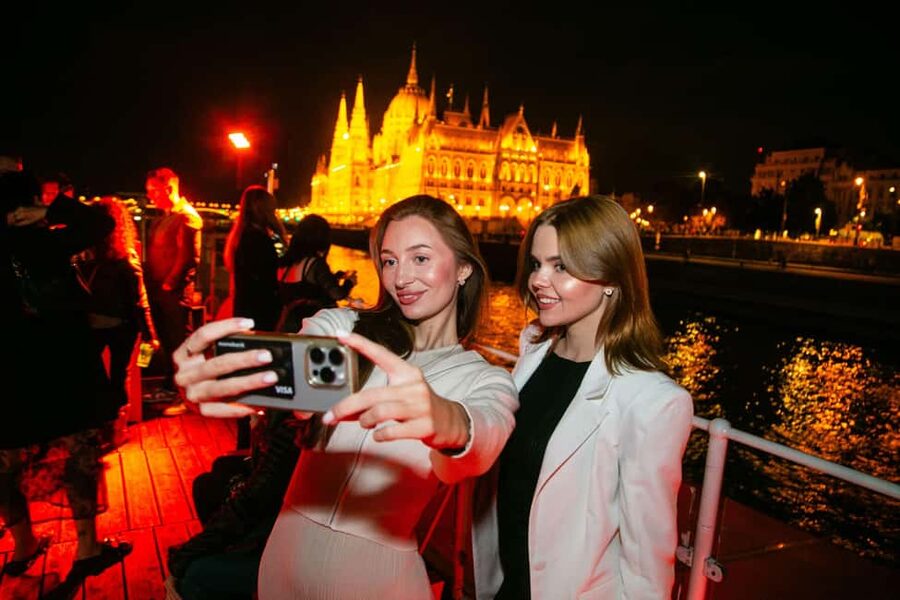Budapest: Sip & Sail Danube Cruise with Prosecco Cocktails - Buda Castle, Fisherman’s Bastion, and the Chain Bridge