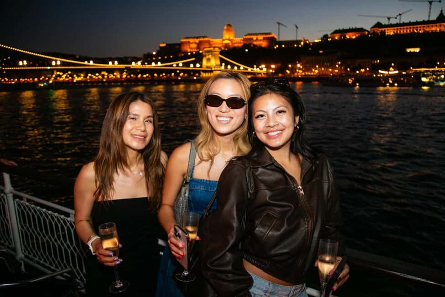 Budapest: Sip & Sail Danube Cruise with Prosecco Cocktails - Liberty Bridge, Petőfi Bridge, and the southern Danube