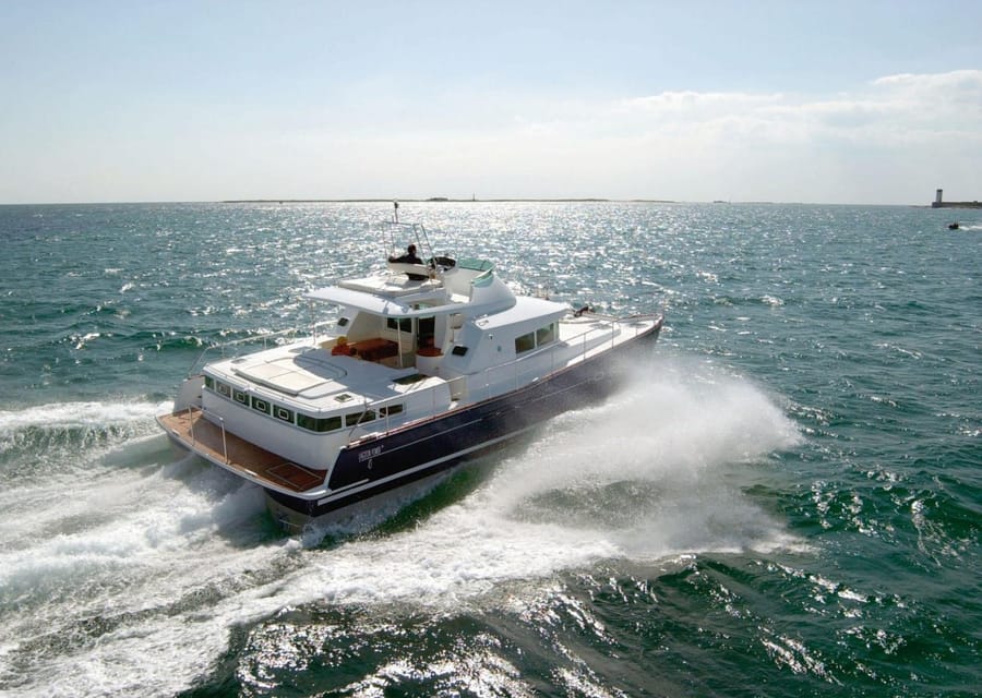 Busan: Group Sightseeing Yacht Cruise with Snacks and Drinks - Gwangalli Beach is the starting point