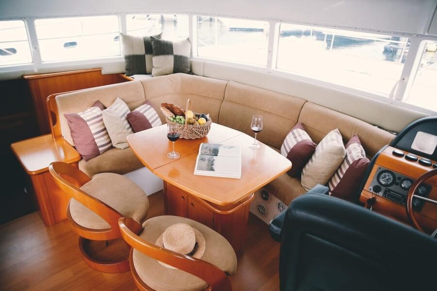 Busan: Group Sightseeing Yacht Cruise with Snacks and Drinks - Fireworks, music, and the evening mood
