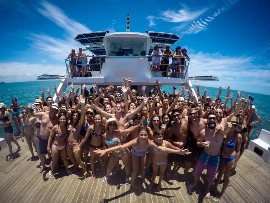 Búzios: Catamaran Boat Tour - João Fernandes and the Coral Park stop