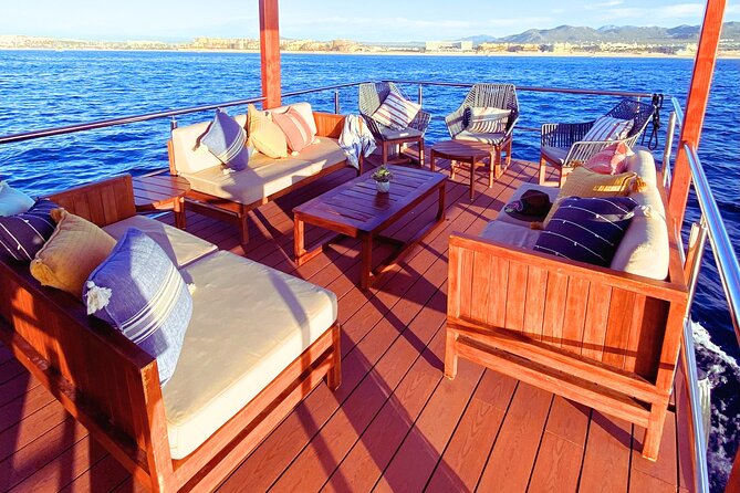Cabo Private Catamaran: Chill Experience with Sup and Float Mat - What you actually get to eat and drink