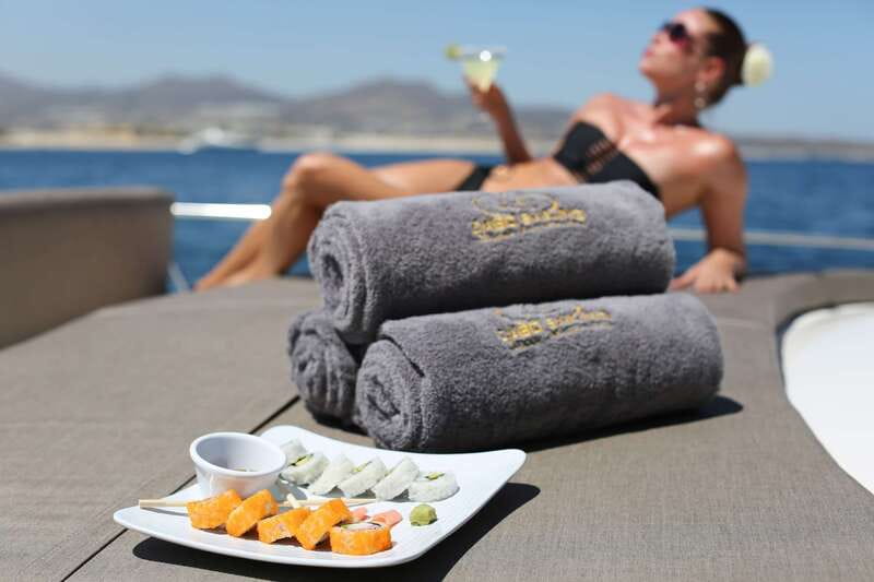 Cabo San Lucas: Luxury Yacht Cruise - Snorkeling at Santa Maria or Chileno Bay