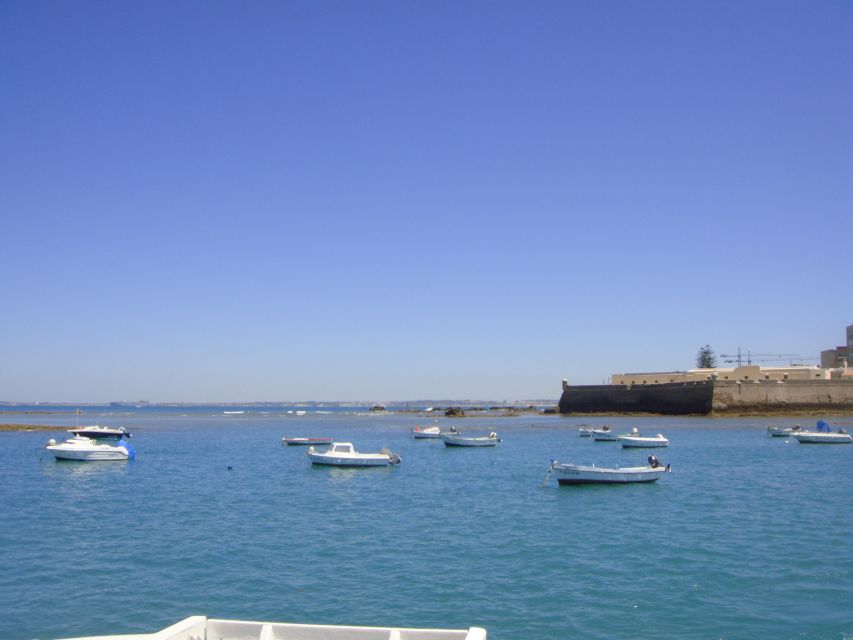 Cádiz: Bay of Cádiz Catamaran Tour with Host - Commentary in five languages