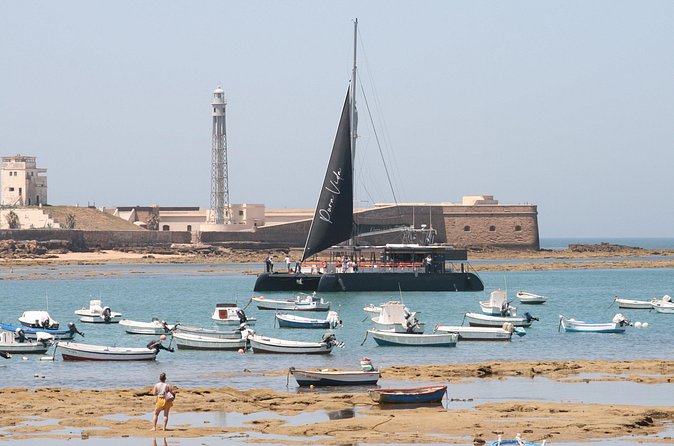 Cádiz Trimillennial Catamaran Navigation - Finding the port and preparing for the ride