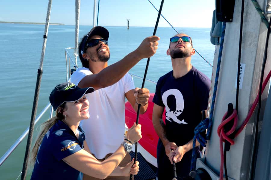 Cairns: Green Island & Great Barrier Reef Sailing Tour - Scuba options for beginners and certified swimmers