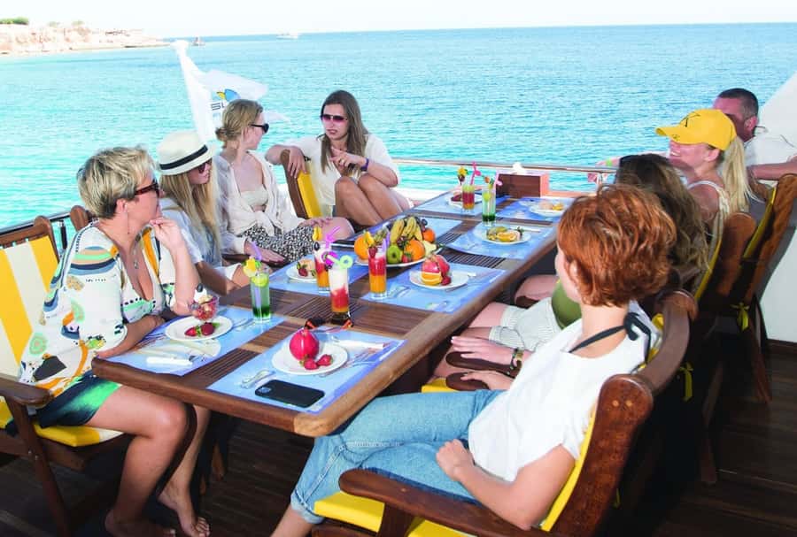 Cairo to Red Sea: VIP Yacht Cruise, Snorkeling & Lunch - Jabal el Sakka and the first snorkeling session