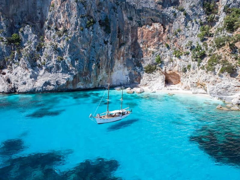 Cala Gonone: Gulf of Orosei Tour with a Vintage Sailing boat - From Cala Gonone toward the Selvaggio Blu coast