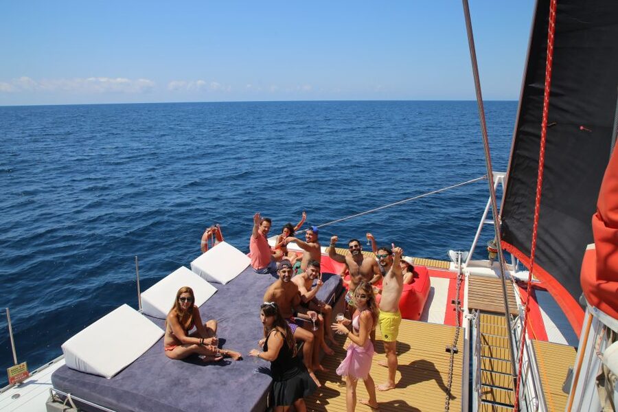 Cambrils: Catamaran Cruise with Drinks and BBQ Lunch Option - Getting to the port from Salou