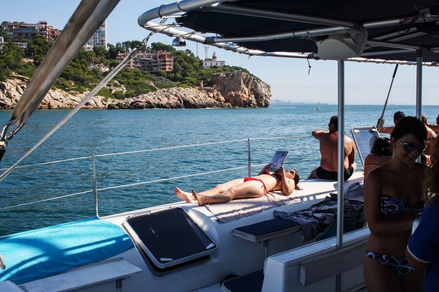 Cambrils: Costa Daurada Sail Catamaran Cruise - The open bar and holiday atmosphere