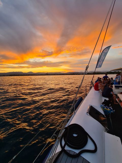 Cambrils: Costa Dorada Sunset Catamaran Cruise with Drinks - Drinks, music, and the return to Cambrils