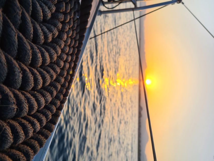 Cambrils: Costa Dorada Sunset Catamaran Cruise with Drinks - FAQ