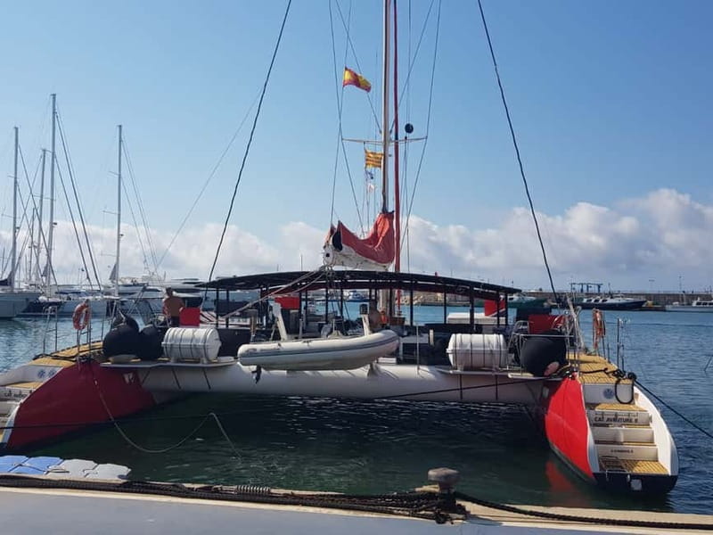 Cambrils/Salou: Coastline Catamaran 2h with drinks, pickup - The anchorage near Platja de les Palmeres