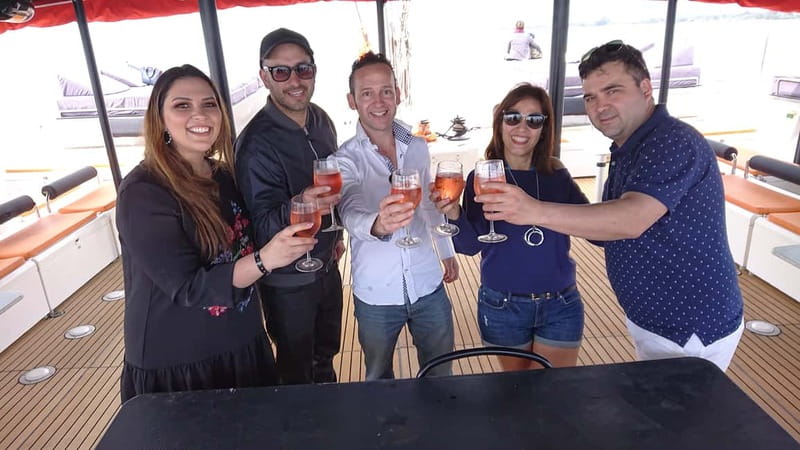 Cambrils/Salou: Coastline Catamaran 2h with drinks, pickup - Drinks included from water to cava