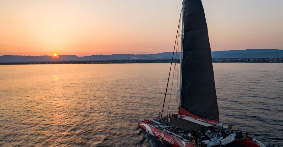 Cambrils: Sunset Catamaran Cruise & Drinks w/ Sunbed - Key points at a glance
