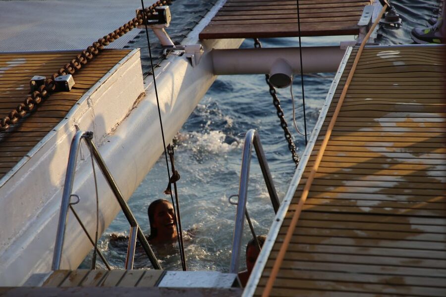 Cambrils: Sunset Catamaran Cruise & Drinks w/ Sunbed - What you can drink on board