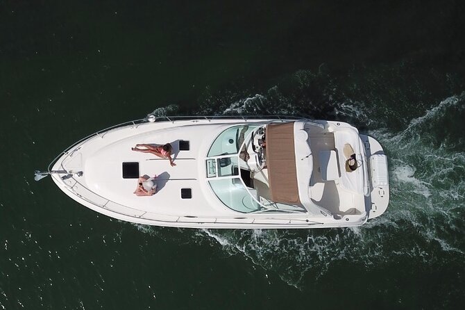 Cancun Bay Private 2-Hour on a Luxury Yacht - Two hours across Cancun Bay