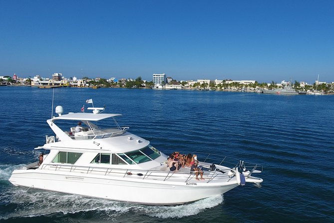 Cancun Boat Tour to Isla Mujeres on Luxury Yacht with Chef -SR55C - Lunch, lobster, and the onboard bar