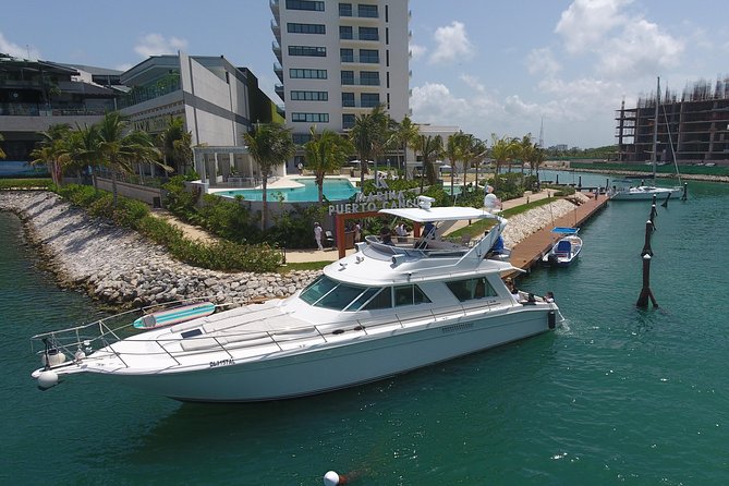 Cancun Boat Tour to Isla Mujeres on Luxury Yacht with Chef -SR55C - Swimming and snorkeling chosen around the wind