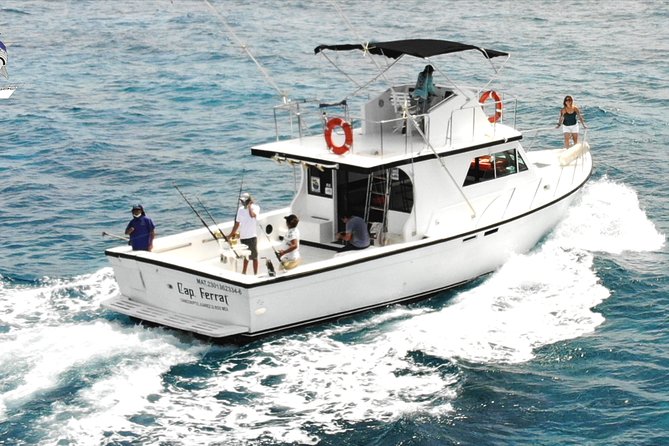 Cancun fishing charter if you don't fish you don't pay 46ft yacht 12pax 25P14 - Trolling and bottom fishing give you two chances to connect
