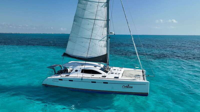 Cancun: Isla Mujeres Catamaran + Coco Bongo Show - A full day that joins sea time and nightlife