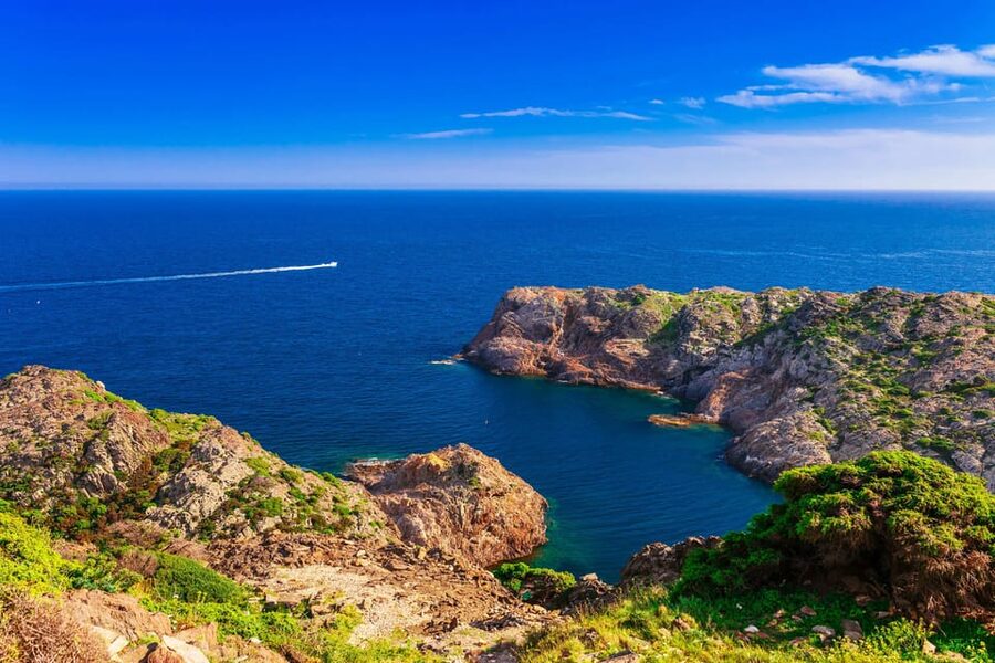 Cap Norfeu: Costa Brava Catamaran Trip with Underwater Views - The audio guide and what it adds