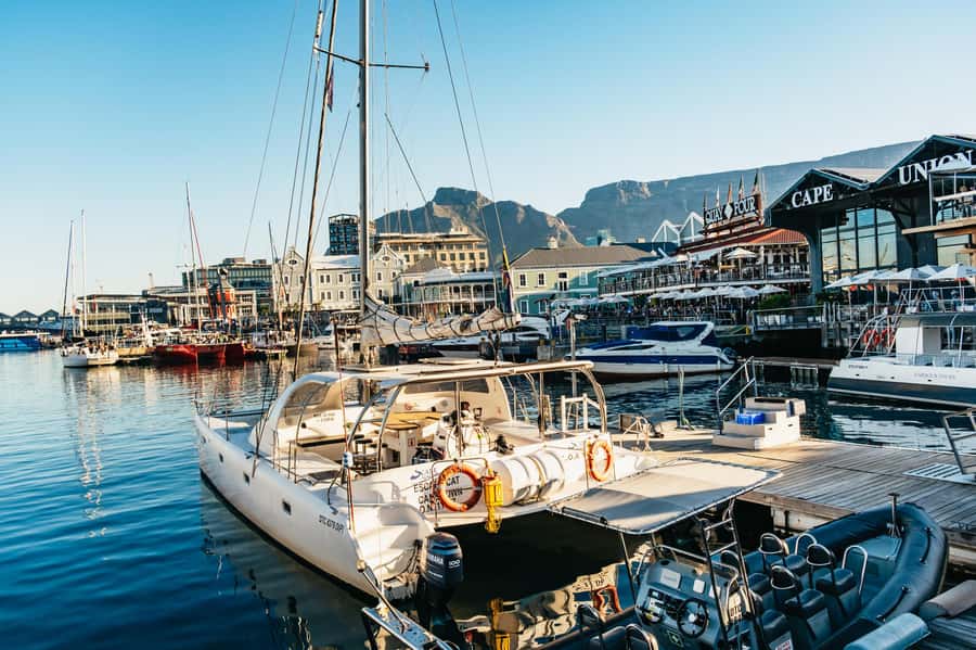 Cape Town: Sunset Catamaran Cruise on Table Bay with Bubbles - Crew, atmosphere, and the level of guiding