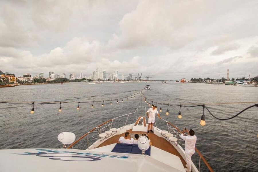 Cartagena: 4-course Culinary Experience aboard a catamaran - Wine, Music, and the Mood of the Boat