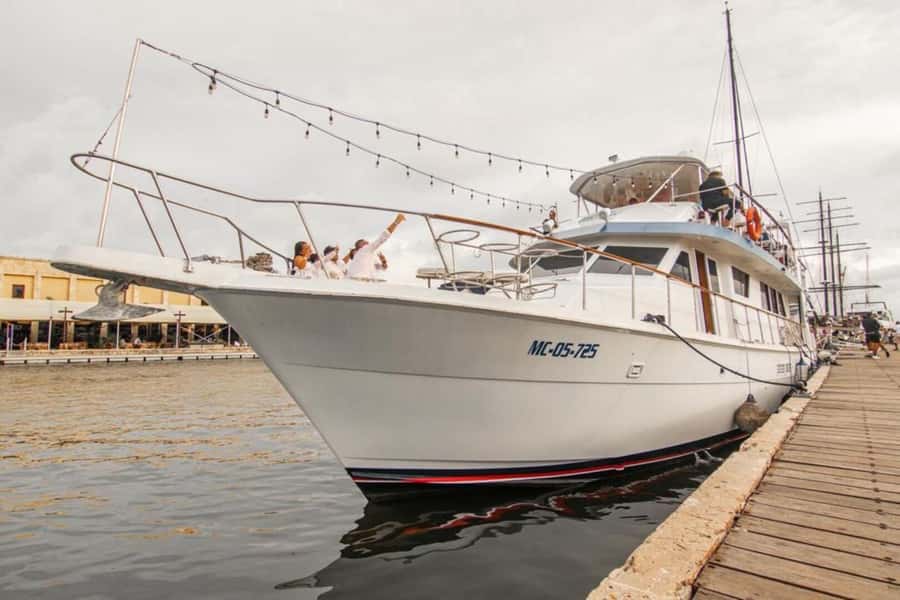 Cartagena: 4-course Culinary Experience aboard a catamaran - Timing, Delays, and Service Expectations